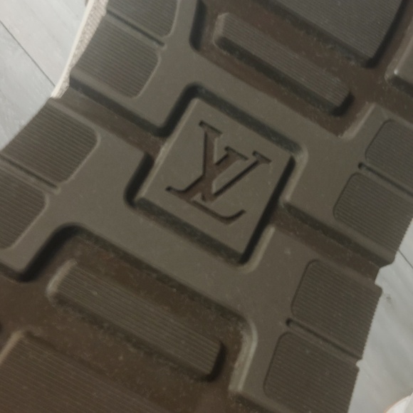 Louis Vuitton sneakers - Picture 4 of 5